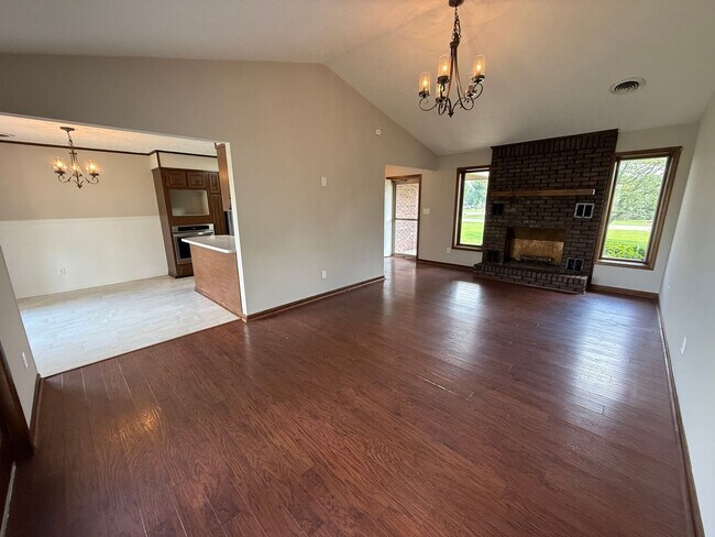 Building Photo - Spacious 3-Bedroom Ranch for Rent in Franklin, KY!