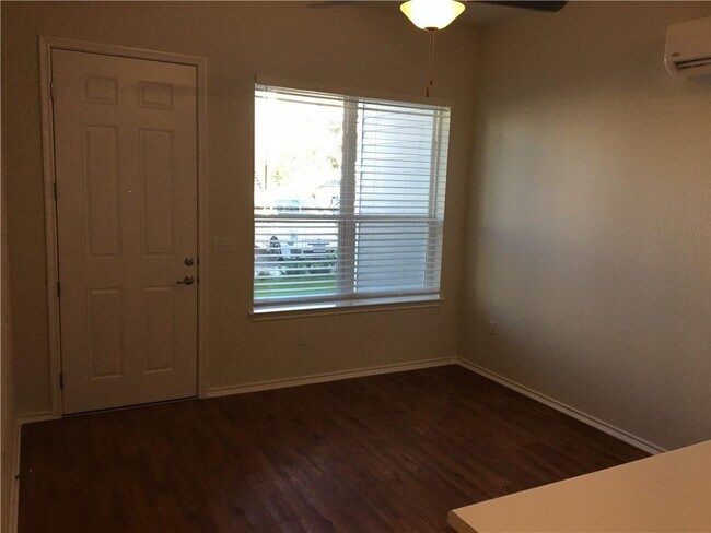 Foto del edificio - 8601 West Gate Blvd