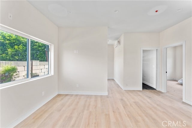 Building Photo - 925 W Maple Ave
