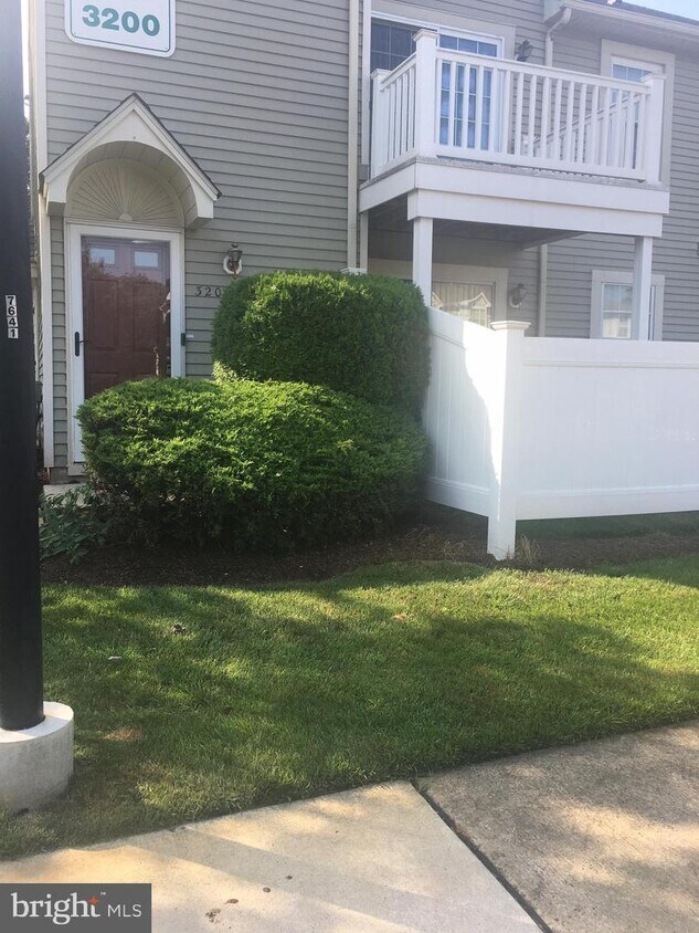 Primary Photo - 3202B Limestone Way