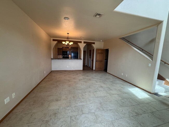 Building Photo - Nice Townhome in gated community with pool...