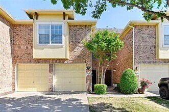 Building Photo - 9876 Fleetwood Dr