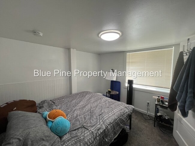 Building Photo - 461 1/2 I Street