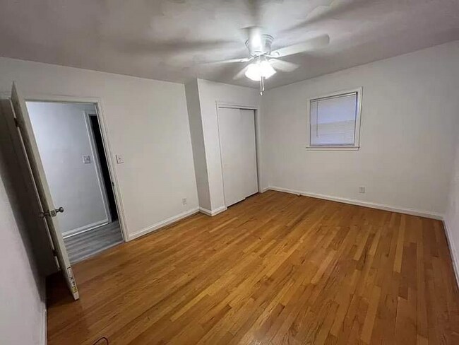 Foto del edificio - 476 Laurel Dr