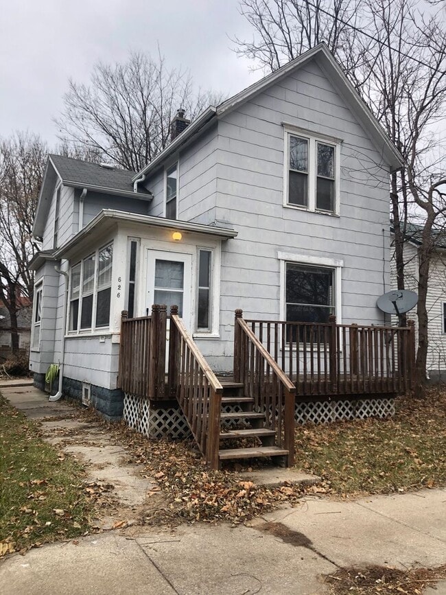 Building Photo - Renovated 3 bedroom house for rent in Wate...