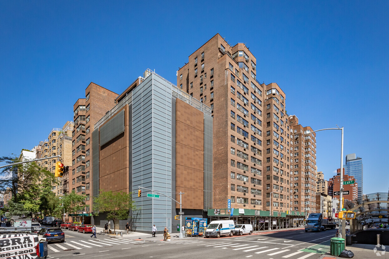 233 E 69th St, New York, NY 10021 - Apartments in New York, NY ...