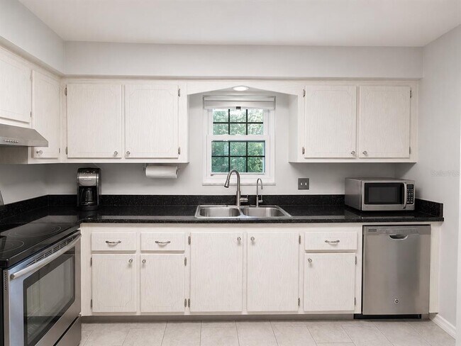 Foto del edificio - 1706 Belleair Forest Dr