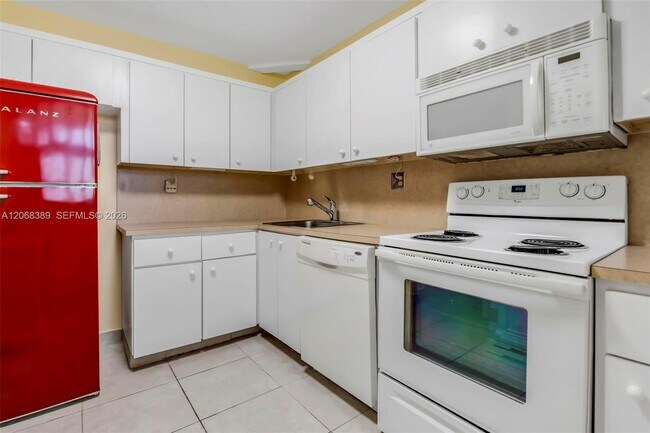 Foto del edificio - 3671 Environ Blvd