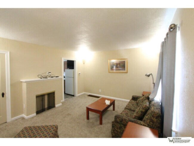 Building Photo - Single Family with Charm!