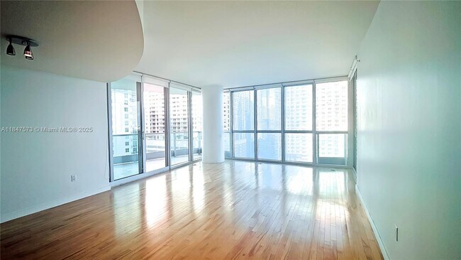 Building Photo - 1331 Brickell Bay Dr