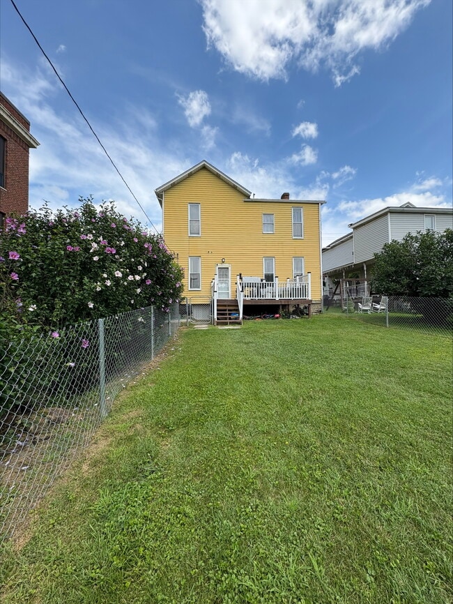 Building Photo - 158 E Lincoln St
