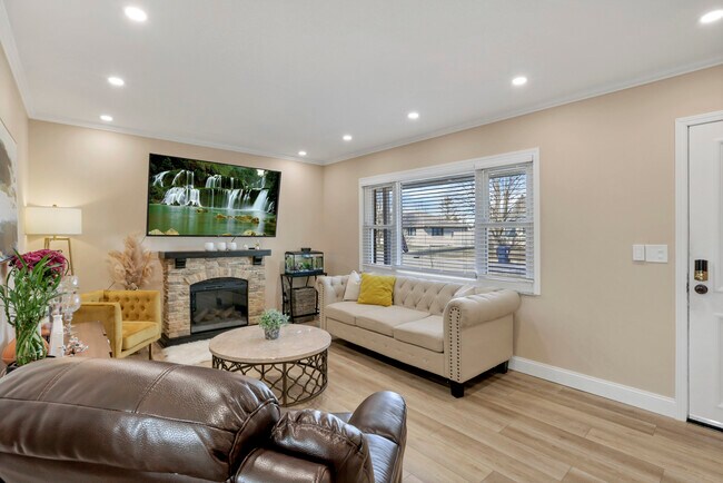 Building Photo - 3191 Lotz Dr