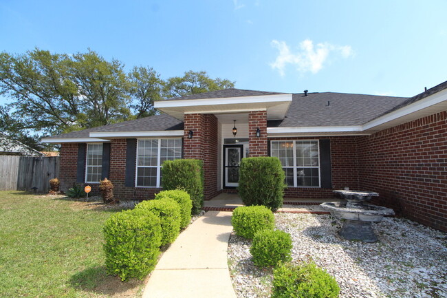 Building Photo - Updated 4BR/2BA with Open Floorplan, Firep...