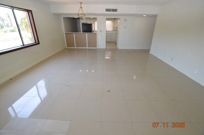 Foto del edificio - 356 E Desert Inn Rd