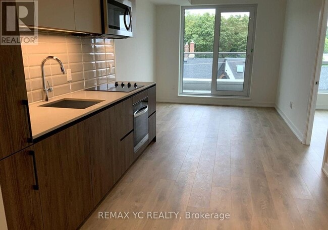 Photo du bâtiment - 150 Logan Ave