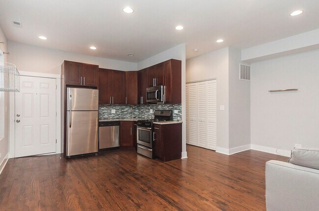 Building Photo - Spacious, Updated 1bd/1bth West Town, Avail 5/1