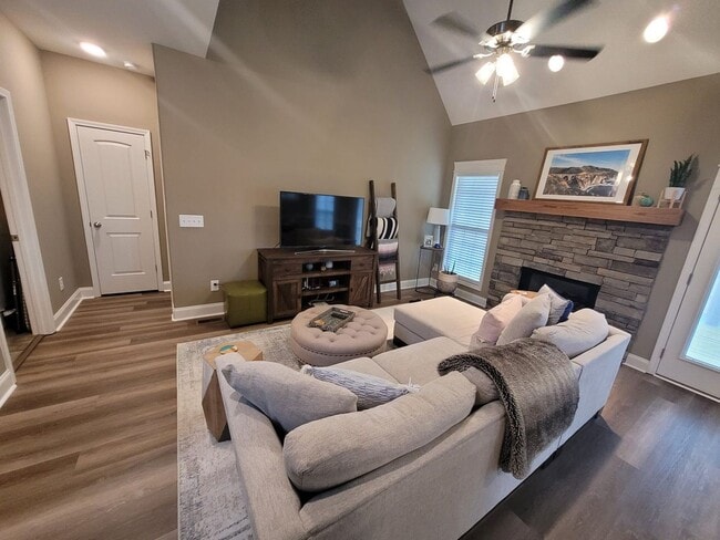 Building Photo - 249 Crusaw Dr