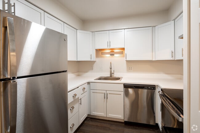 1BR, 1BA - 625 SF - Village West Apartments