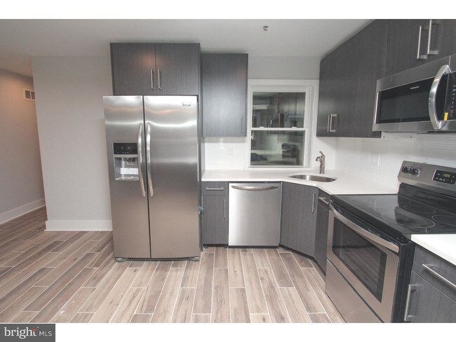 Building Photo - 2562 Frankford Ave
