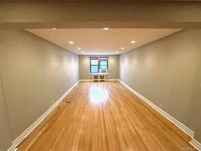 Building Photo - 445 W 240th St