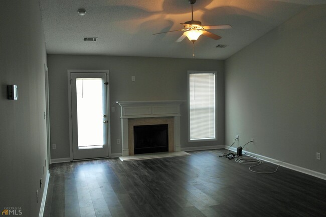 Building Photo - 2117 Kirkland Dr