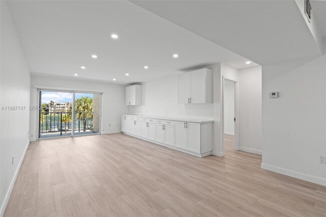 Foto del edificio - 7765 SW 86th St