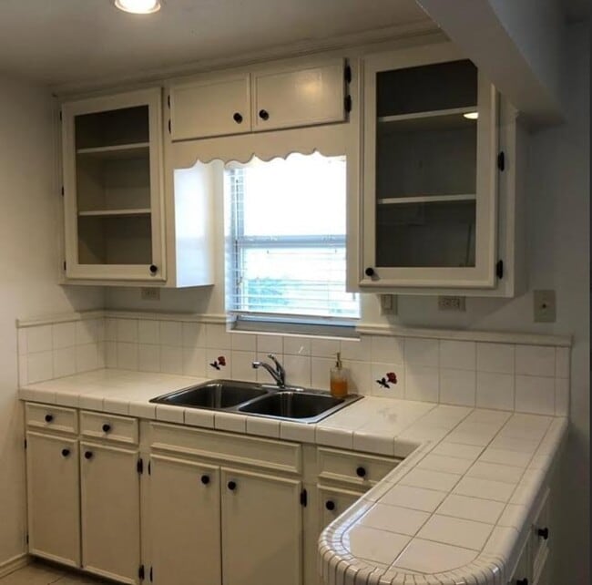 Foto del edificio - 2448 White Oak Dr