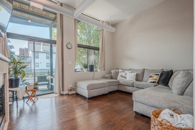 Foto del edificio - 2343 N Greenview Ave
