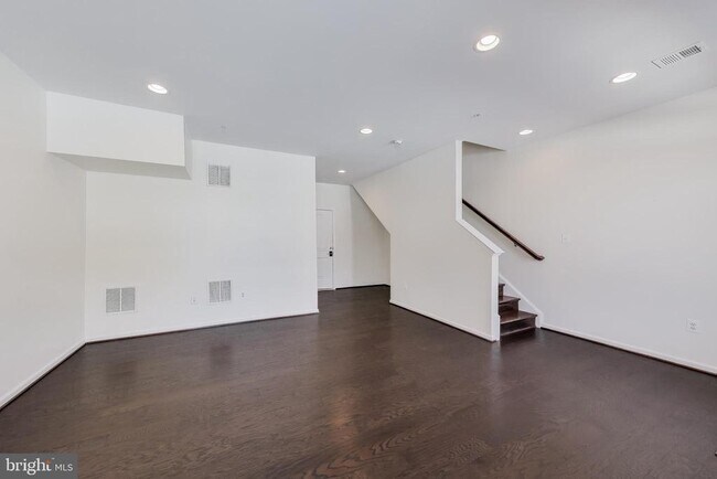 Foto del edificio - 22036 Plover St