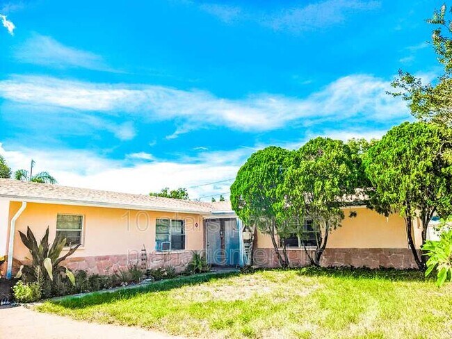 Building Photo - 972 San Christopher Dr