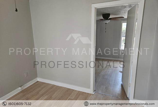 Building Photo - 1025 Combs St