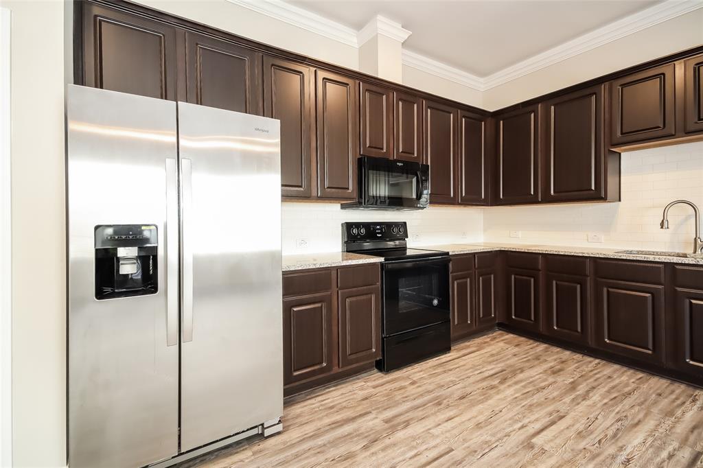 7483 Woo St, Pearland, TX 77584 Condo for Rent in Pearland, TX