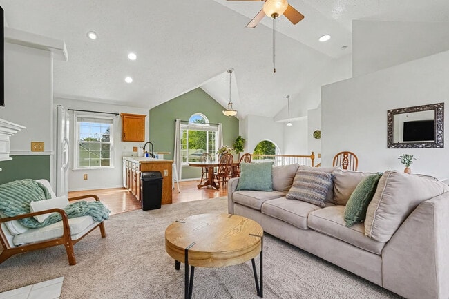 Building Photo - 7400 Newbrook Dr