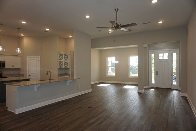 Building Photo - MAJESTIC home in The Preserve of Milton, FL