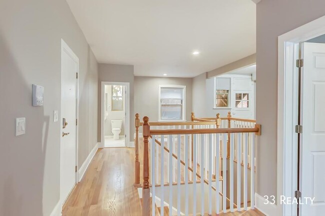 Building Photo - Oak Park Duplex / 3 Bed 3 Bath / Laundry i...
