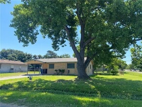 Building Photo - 1233 Baywood Ln
