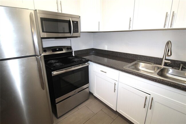 Foto del edificio - 3001 Bee Ridge Rd