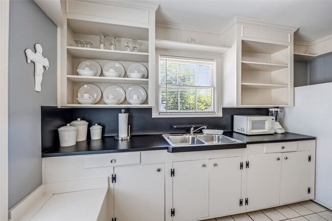 Building Photo - 1310 Reid St