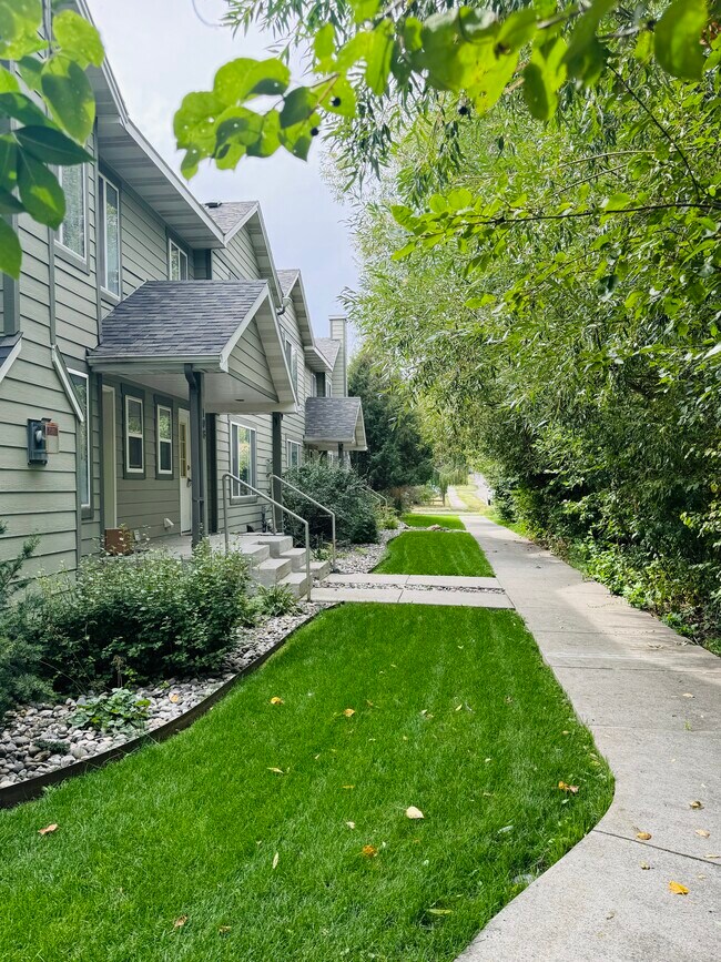 Foto del edificio - 106 E College St