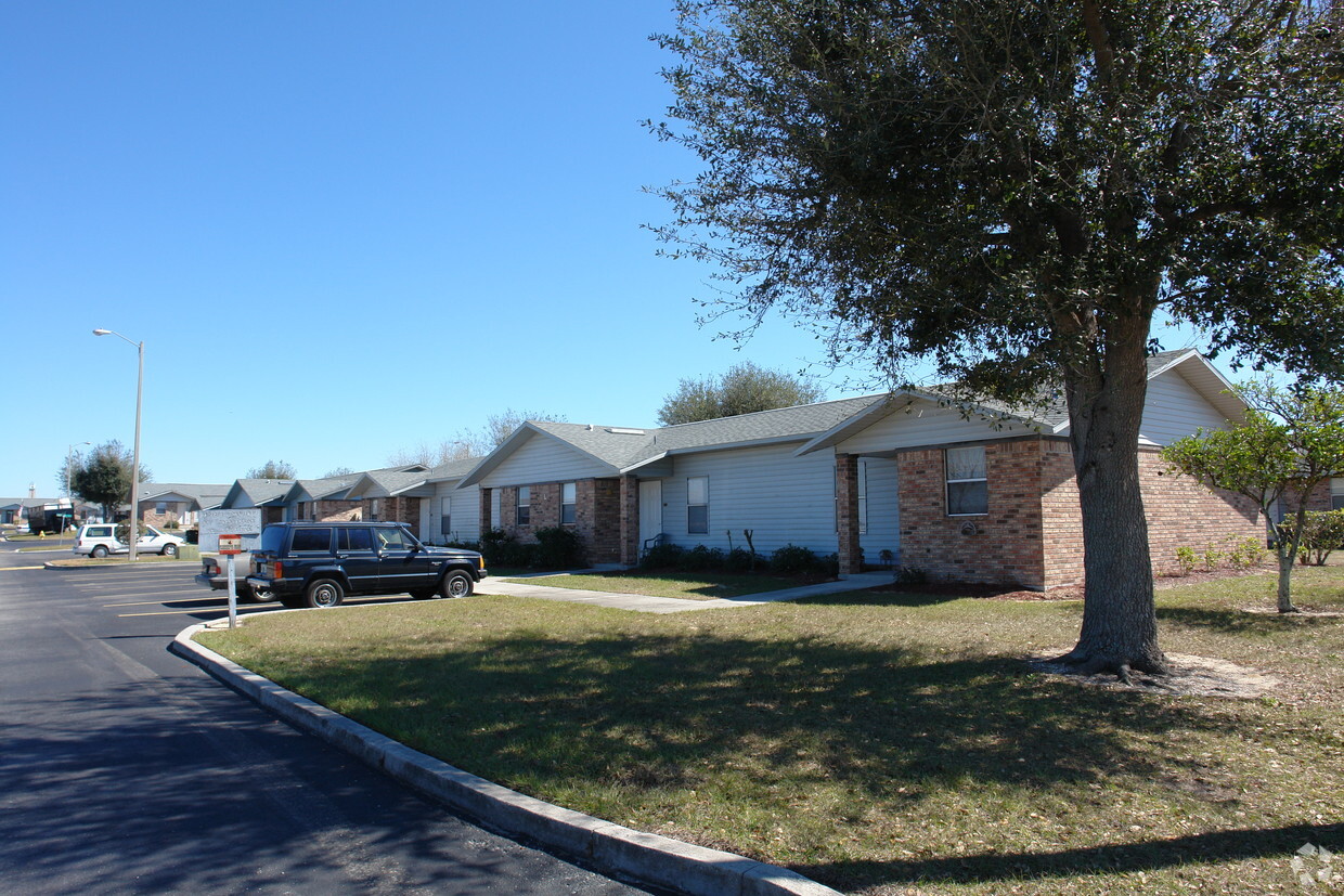 Primary Photo - Thornbury Apartments