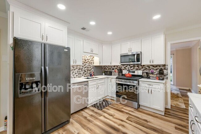 Foto del edificio - 1186 Crestbrook Dr