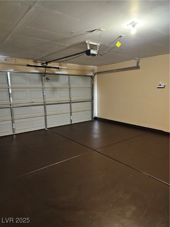 Building Photo - 2500 Adelante Ave