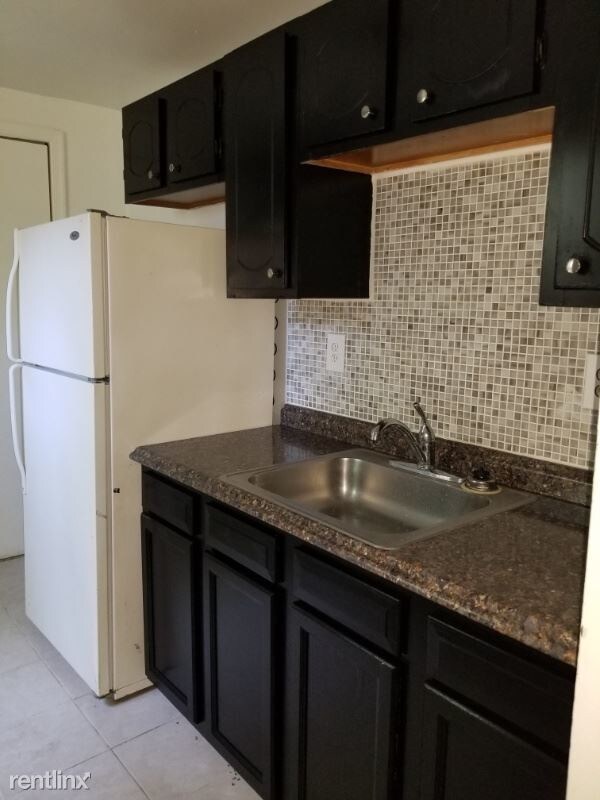 Foto principal - 419 E 31st St