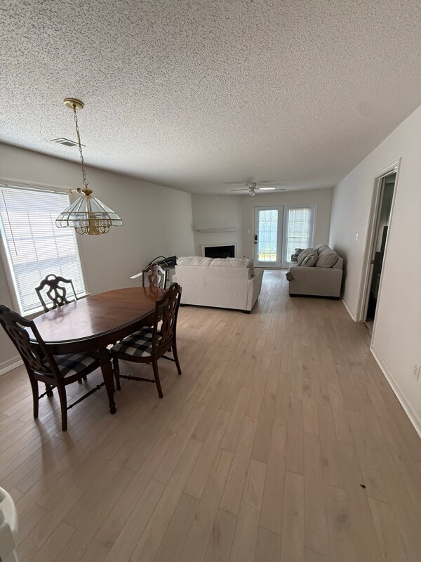 Foto del edificio - 228 Twin Eagles Dr