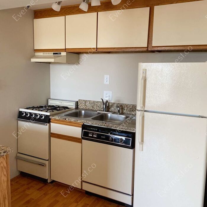 Foto principal - 155 W Main St