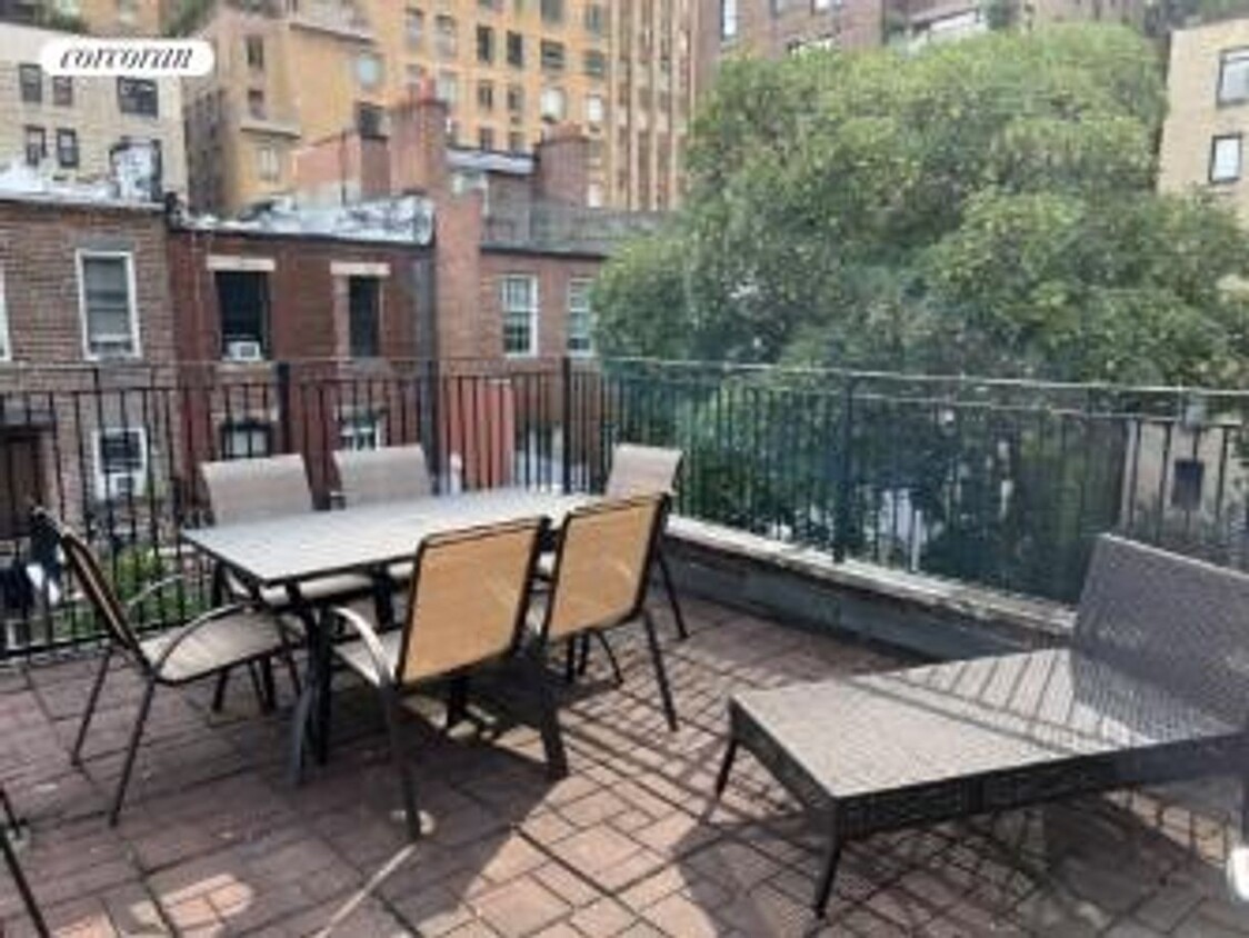 Primary Photo - 19 W 70th St