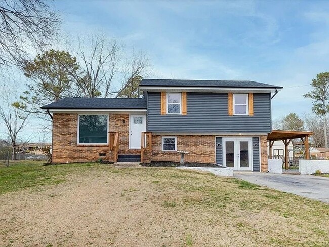 Building Photo - 586 Pinewood Cir
