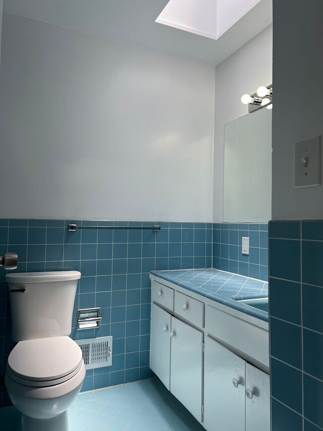 Building Photo - Daly City Home 4Bed 2 Ba