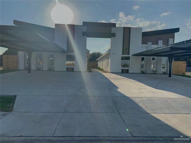 Foto del edificio - 705 N Emerald Ave