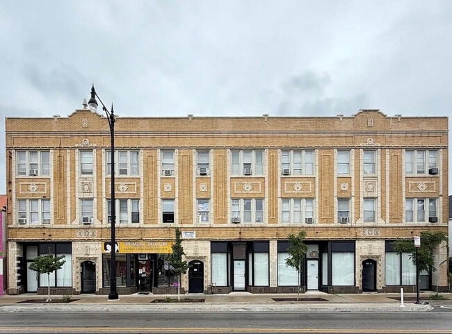 Building Photo - 3585 N Milwaukee Ave